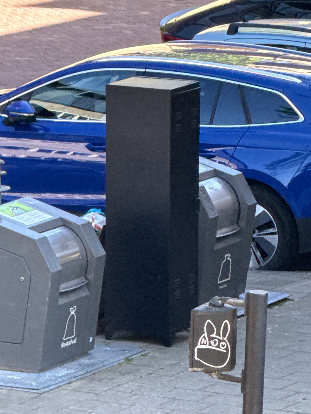 Zwarte lockerkast - goede staat 1