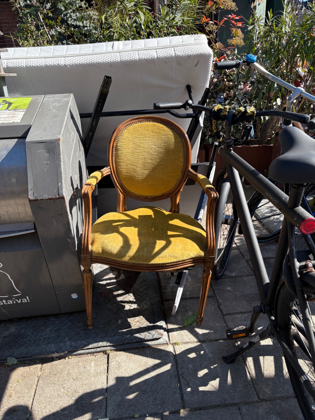 Item found on Amsterdam, West, Helmersbuurt, Eerste Constantijn Huygensstraat 63 1