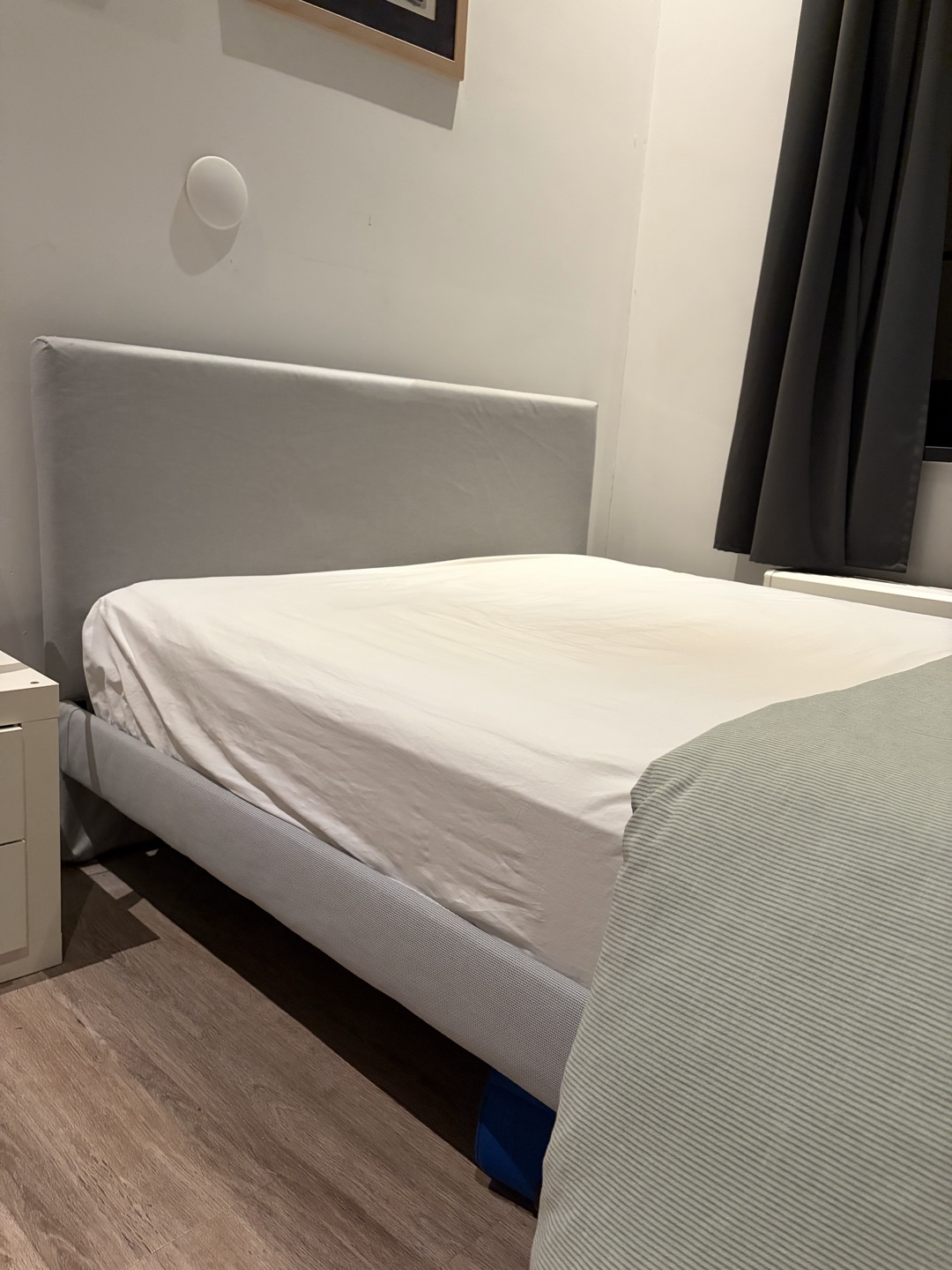 Ikea bed frame 140x200 light grey
Available from 11:00 1