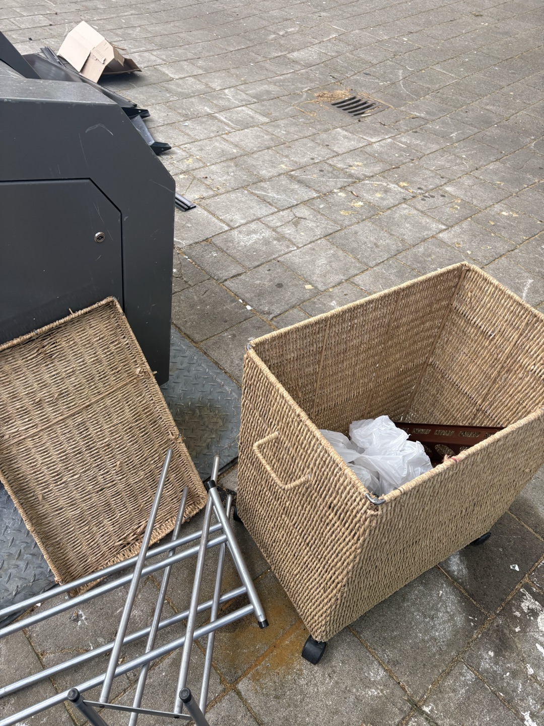 Living room furniture and a basket containing accessories 2