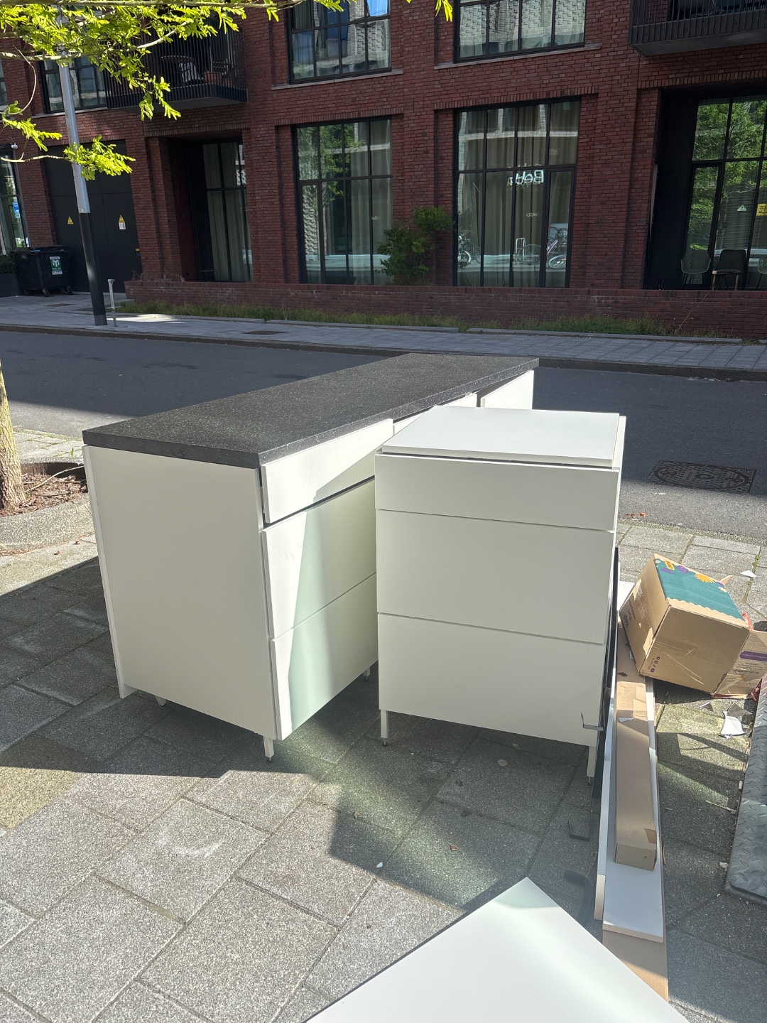 Ikea-like kitchen cabinets. One big piece ( around 200x 65 cm - very good condition) and one small piece (around 65x65 also great condition. Only one paw a bit croucked). 1