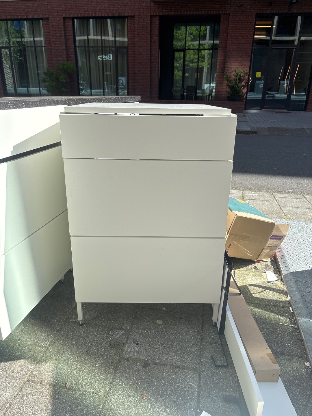 Ikea-like kitchen cabinets. One big piece ( around 200x 65 cm - very good condition) and one small piece (around 65x65 also great condition. Only one paw a bit croucked). 2