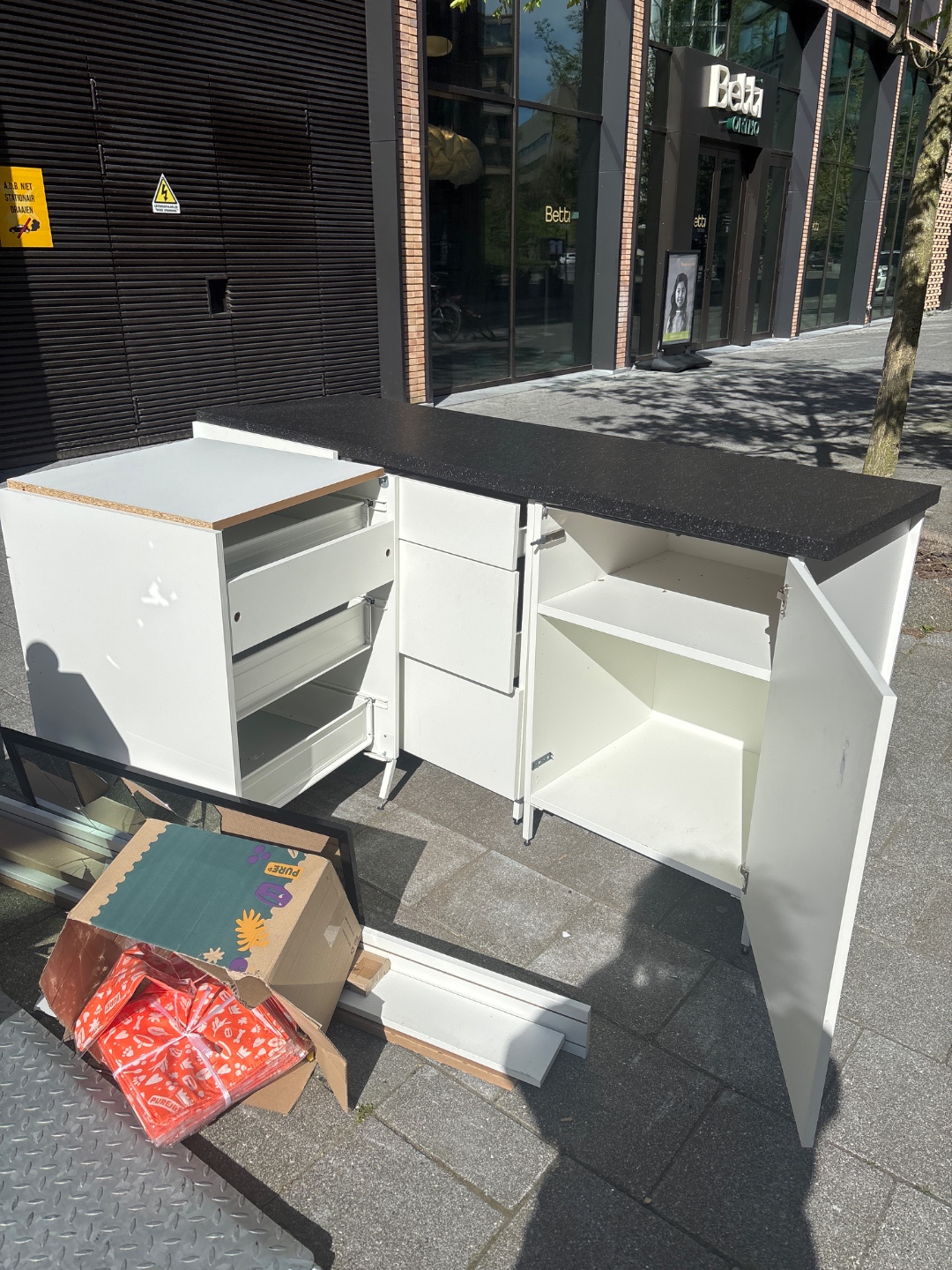 Ikea-like kitchen cabinets. One big piece ( around 200x 65 cm - very good condition) and one small piece (around 65x65 also great condition. Only one paw a bit croucked). 3