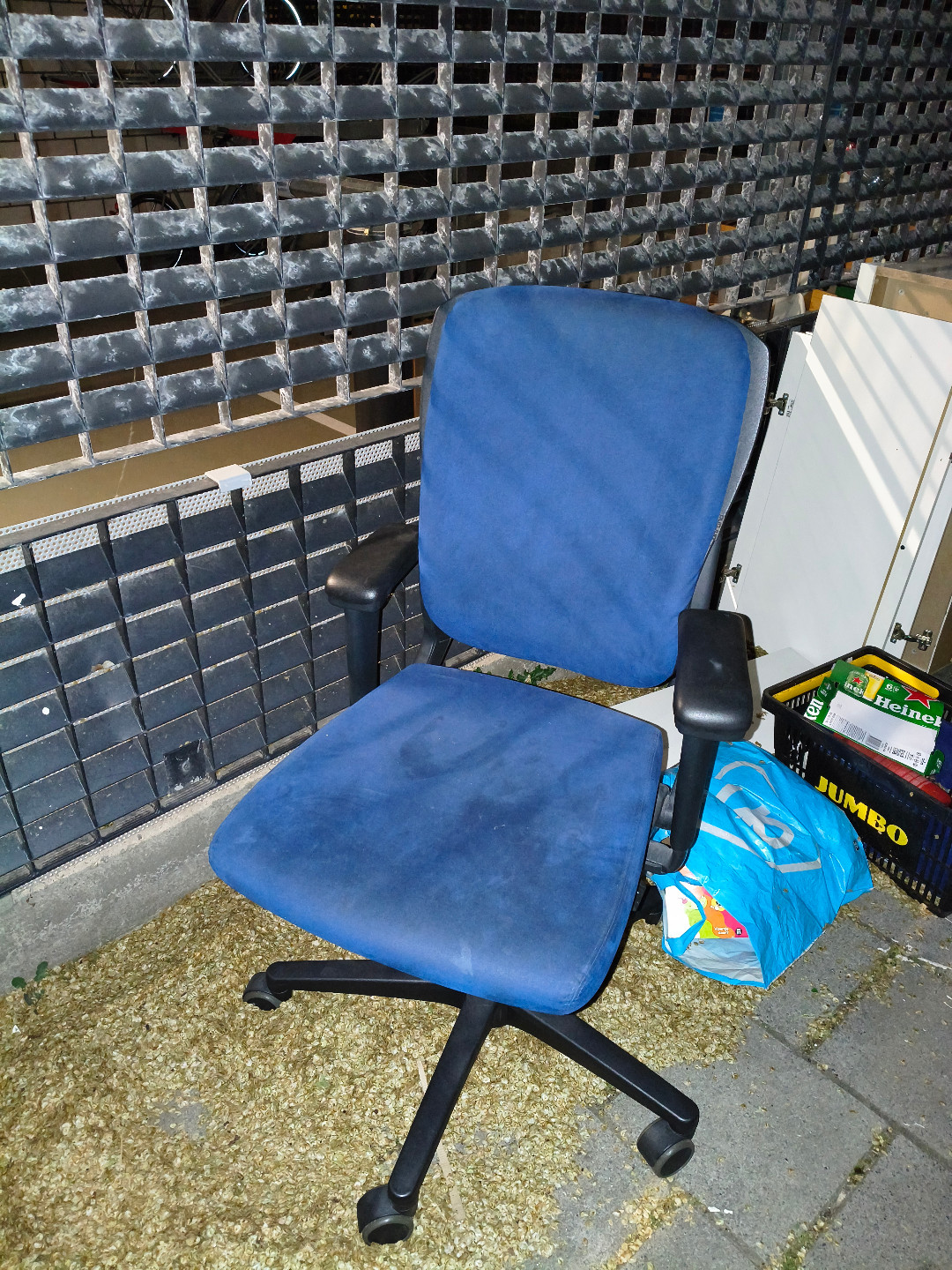 Ahrend office chair. Dusty but good condition otherwise. 1