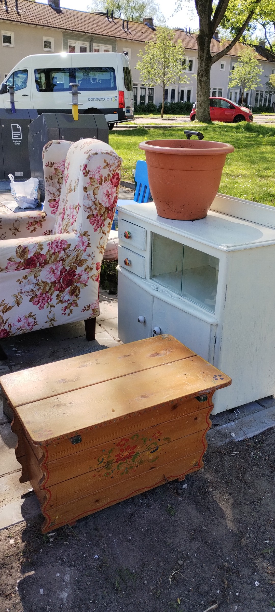 Mooie dekenkist, thee kastje, schoffel, kinderstoeltjes, oma fauteuil, lief kuipstoeltje 2