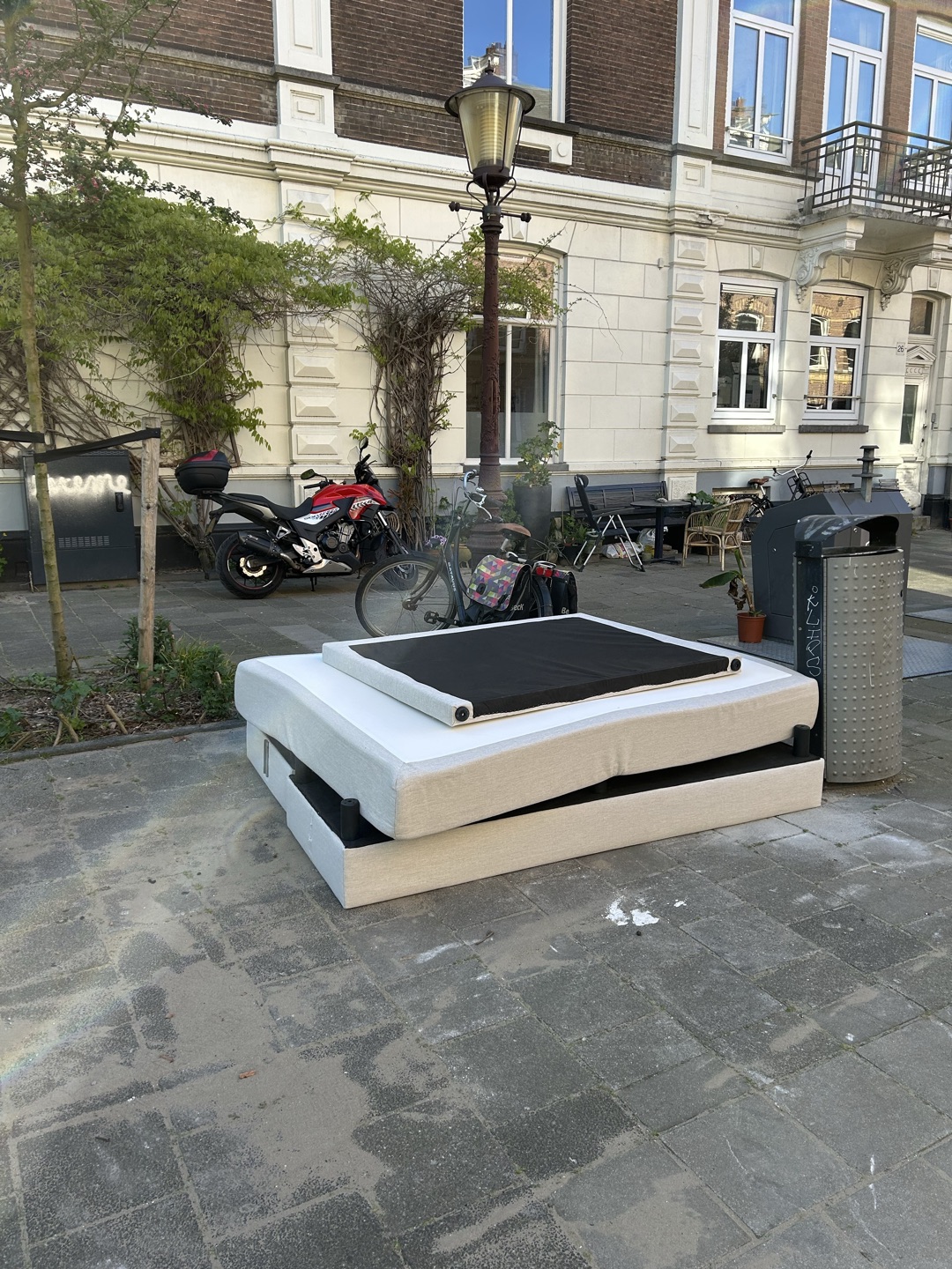 Item found on Amsterdam, Weesperbuurt/Plantage, Plantage Middenlaan 72 1