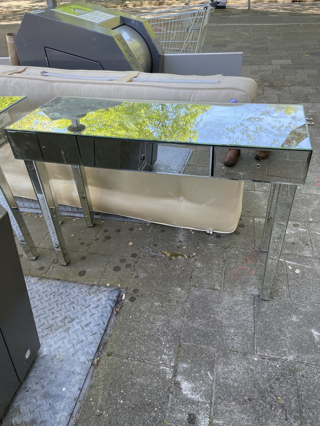 Spiegeltafel het zijn er 2 van 1 is het blad beschadigd 1