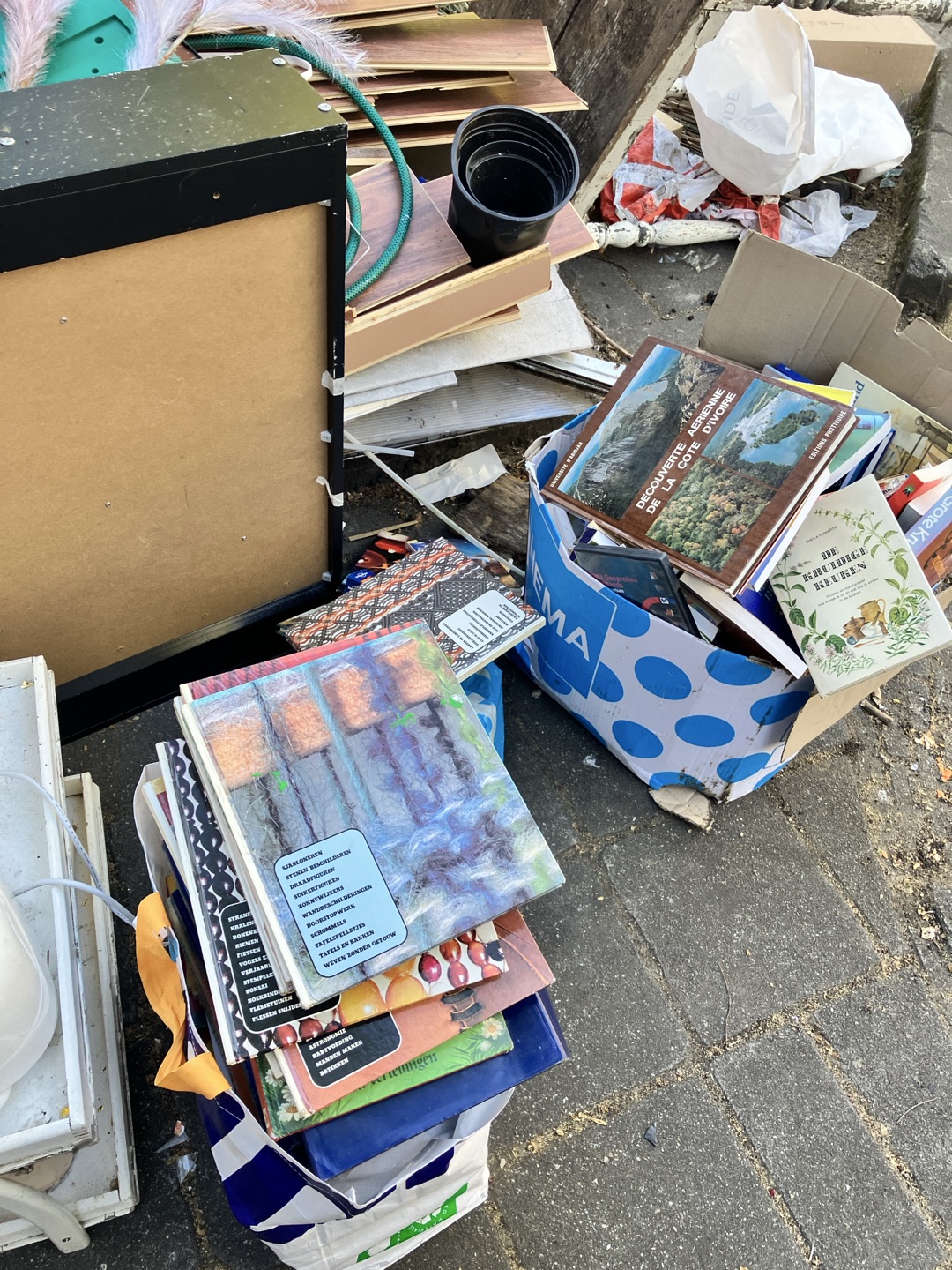 Lots of books: cooking, creative etc 1