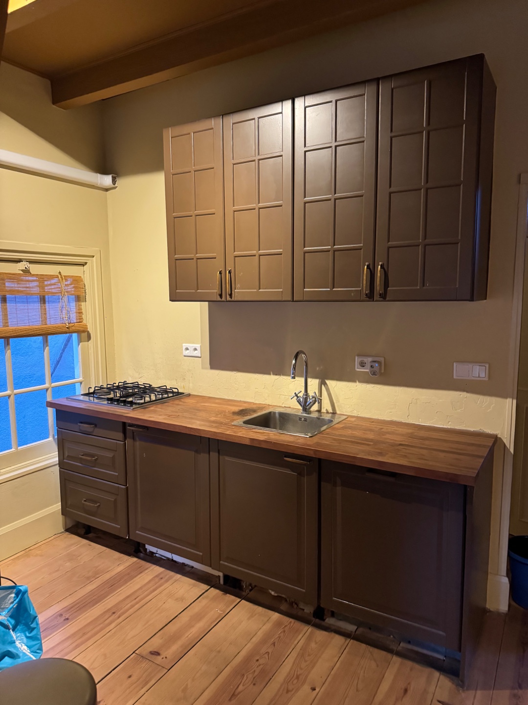 FREE IKEA KITCHEN, 
Painted in a nice brown color. Wooden top, new brass handles.
with gas stove, sink and tap but without fridge and dishwasser. 
Needs to be picked up tomorrow in the afternoon.
Sizes:
Lower cabinets: 246 x 63.5 x 87.5Hcm
Higher cabinets: 160 x 38 x 92.5H
Respond below if you want to pick it up in the city centre ( 9 streets ) tomorrow in the afternoon. 1