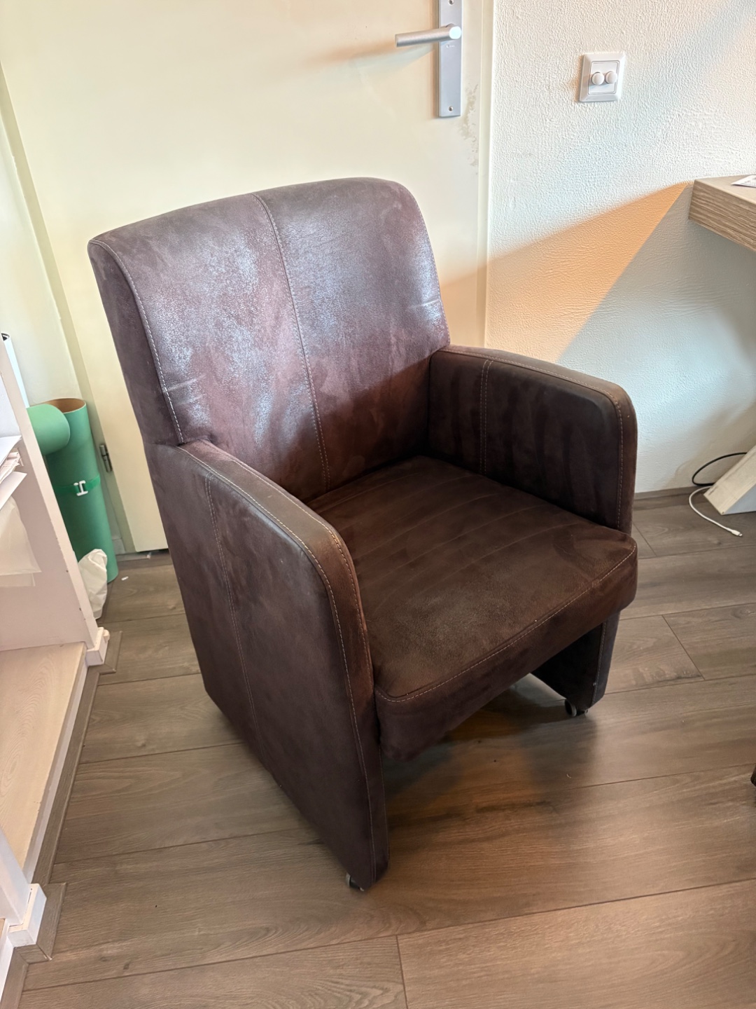 6 stoelen op wieltjes, gratis op te halen 1