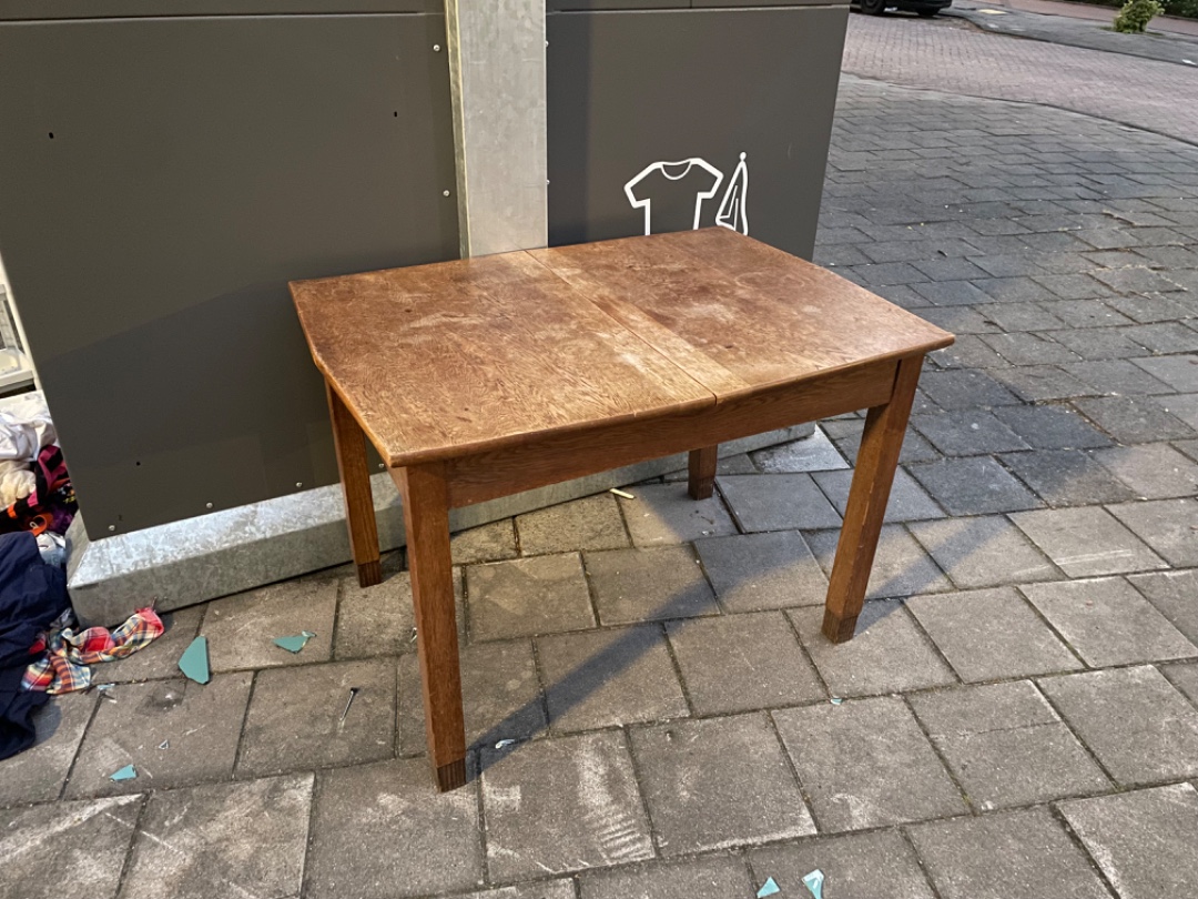 i think its missing the foldout panel, but still a very nice wooden table that needs a bit of oil 1