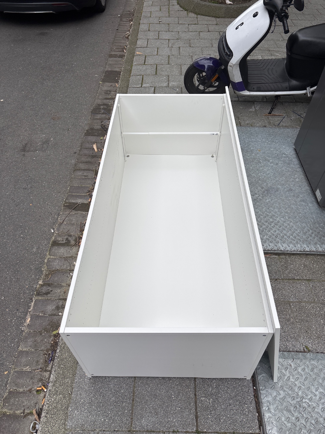 IKEA PLASTA basis kast! Goede staat! 

Kast 1: 80x55x180 - incl deur
Kast 2: 60x55x180 - doekje overheen halen
Kast 3: 60x55x180

Zeer goede staat. 1