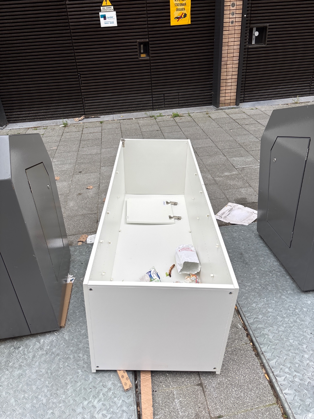 IKEA PLASTA basis kast! Goede staat! 

Kast 1: 80x55x180 - incl deur
Kast 2: 60x55x180 - doekje overheen halen
Kast 3: 60x55x180

Zeer goede staat. 2