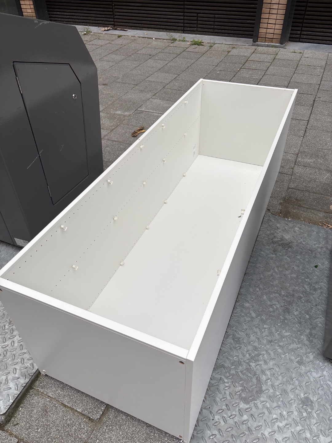 IKEA PLASTA basis kast! Goede staat! 

Kast 1: 80x55x180 - incl deur
Kast 2: 60x55x180 - doekje overheen halen
Kast 3: 60x55x180

Zeer goede staat. 3