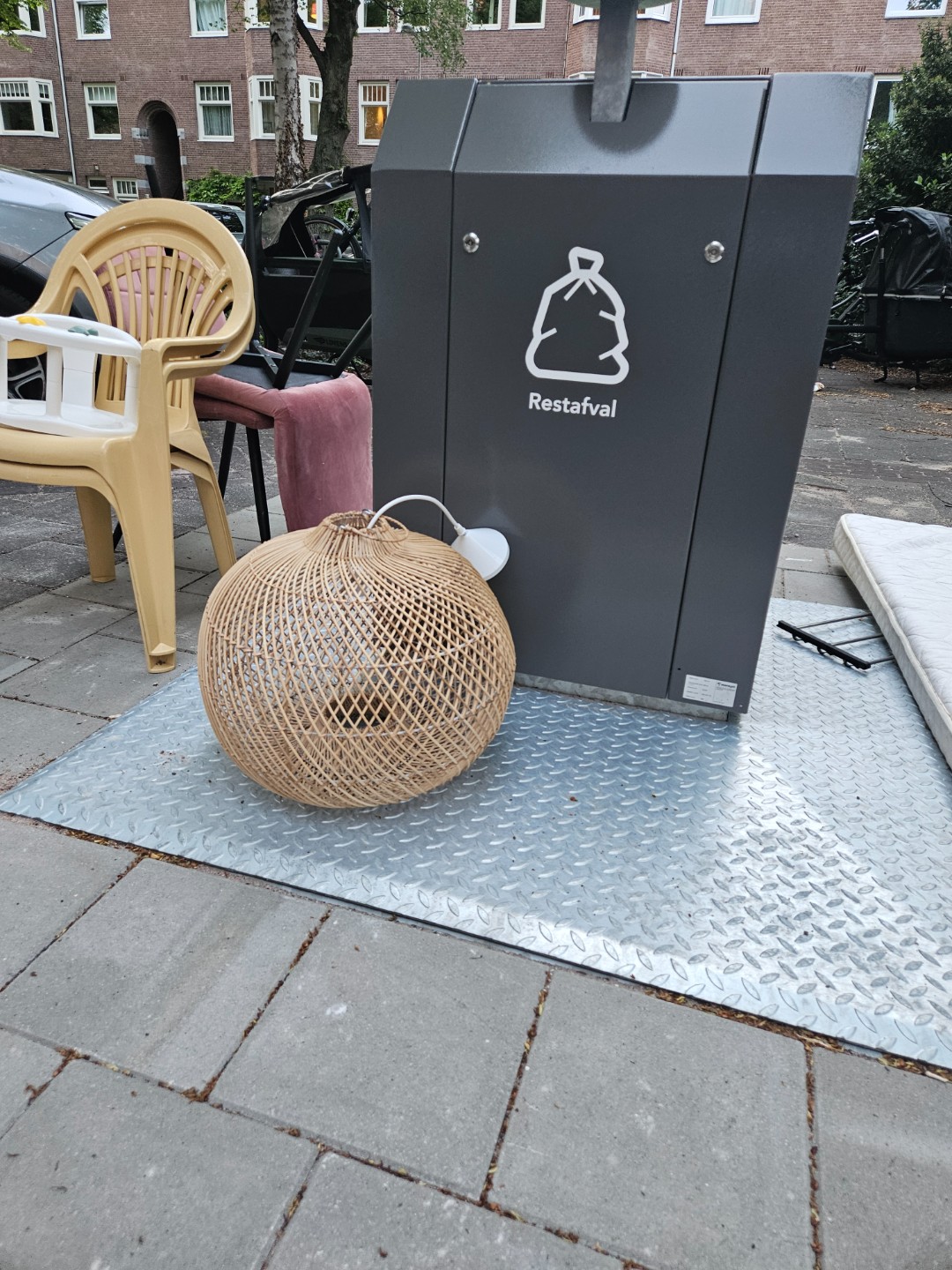 Item found on Amsterdam, Stadionbuurt, Van Tuyll Van Serooskerkenweg 53 1