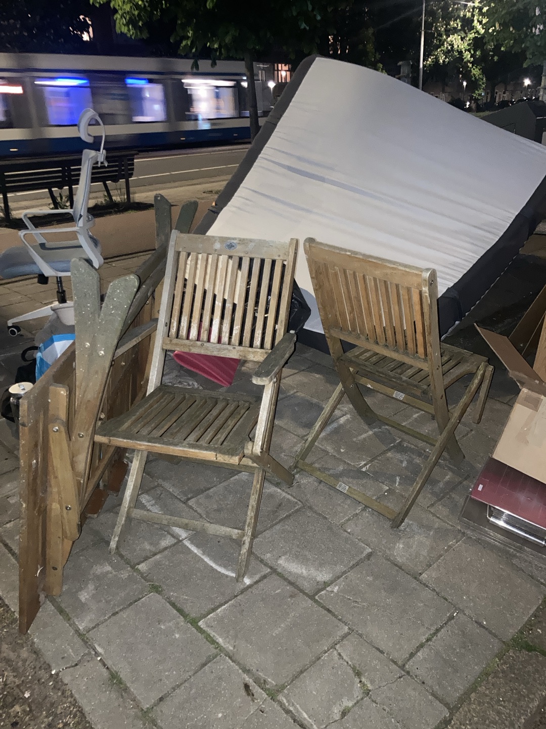 Different things: chairs and table for outside, desk chair and vases and pots 3