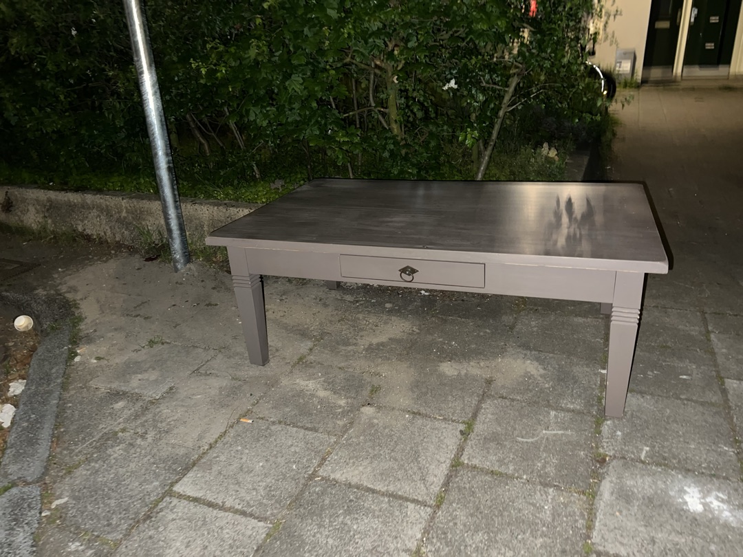 Salon tafel grijs, ziet er prima uit 1