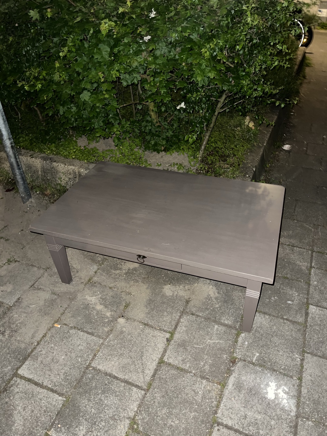 Salon tafel grijs, ziet er prima uit 2