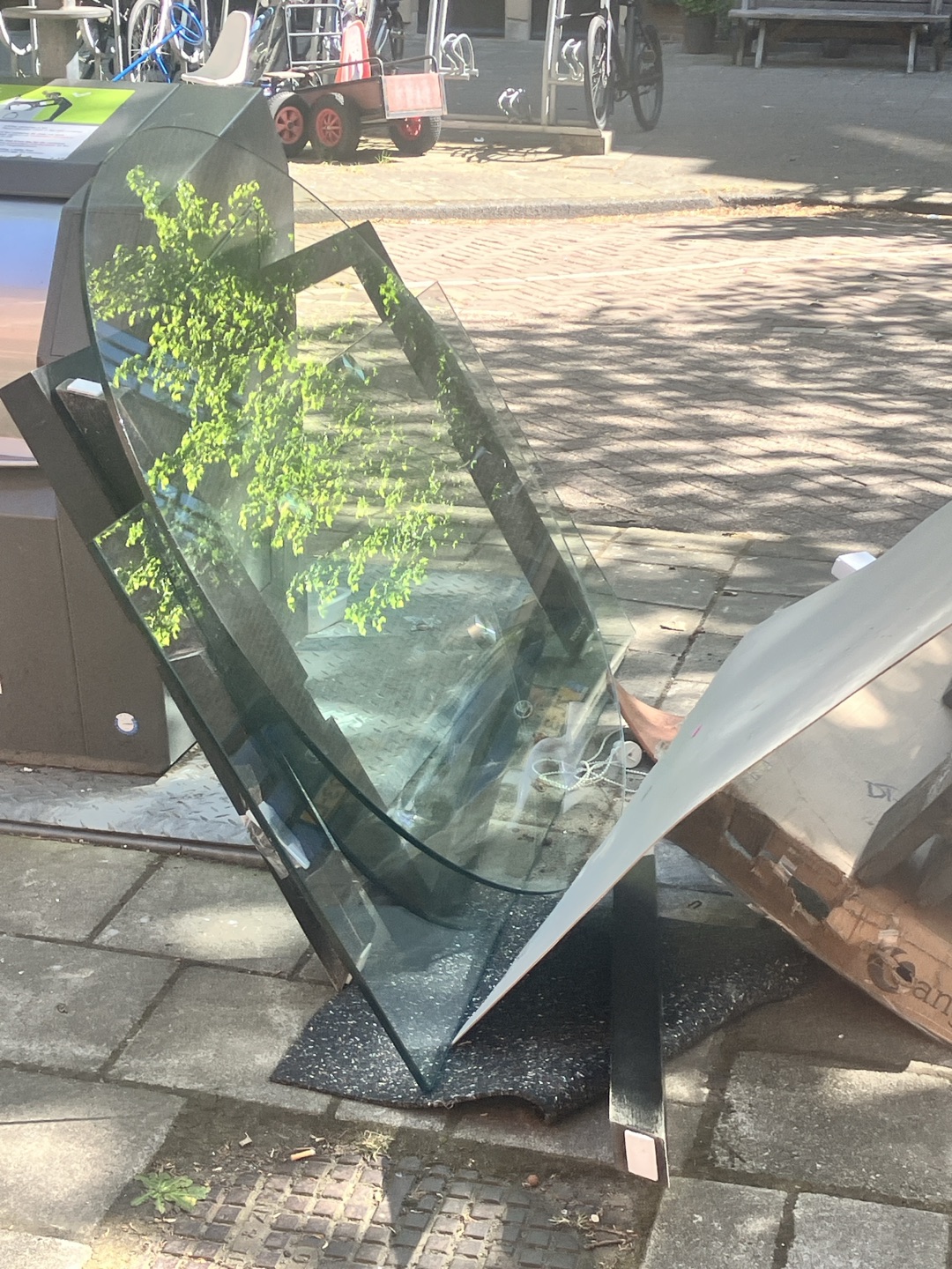 Big round glass for table, with table support 1