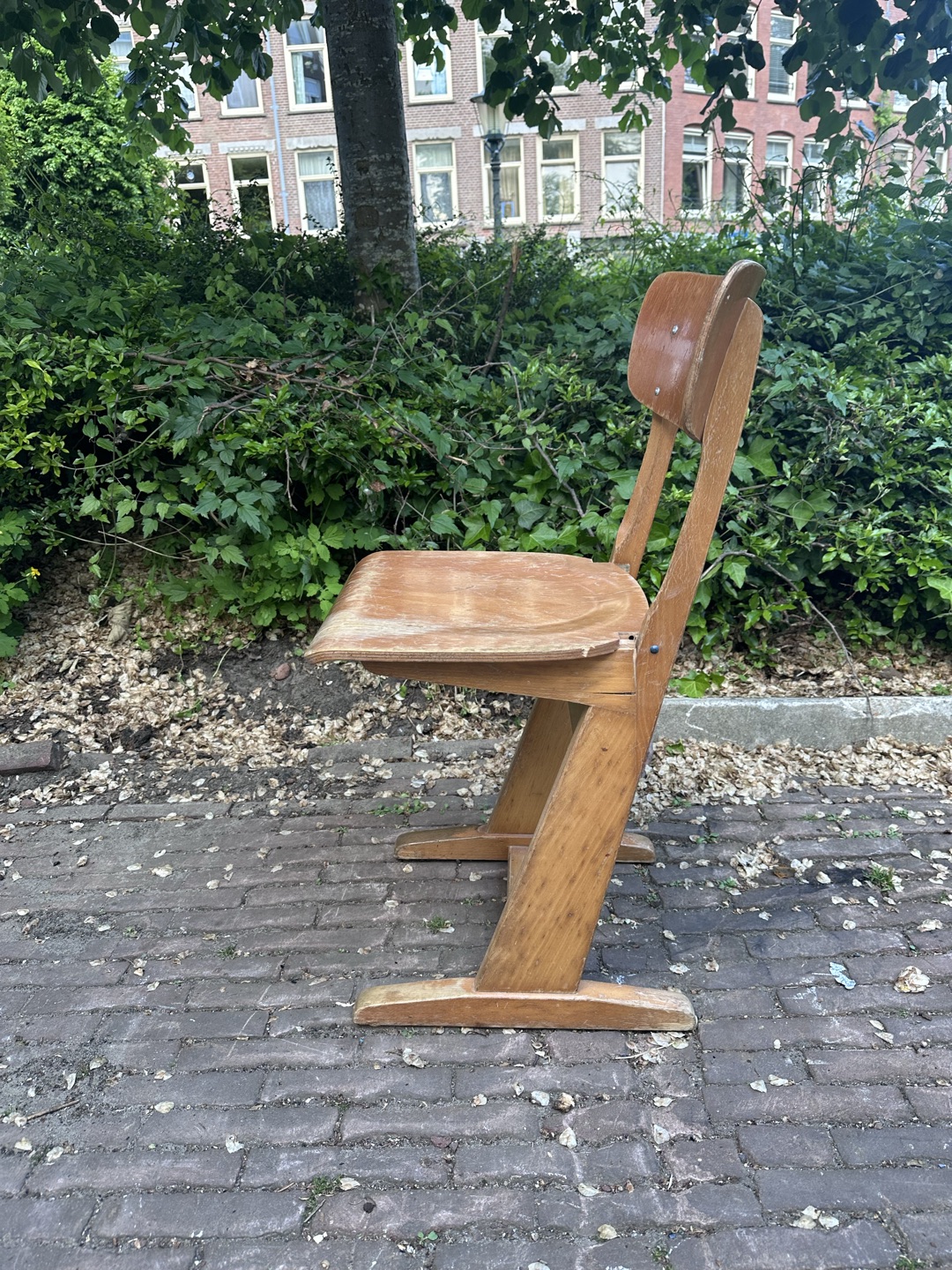 Old school chair 1