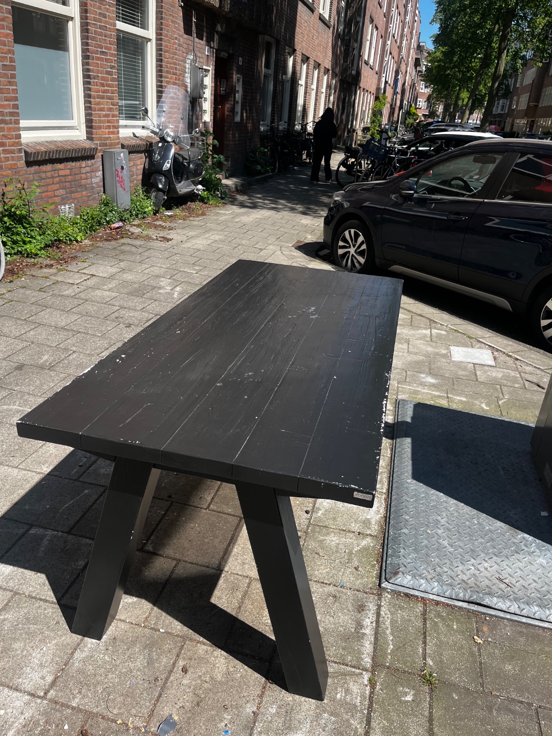 Black table (appr 2 m in length) 1