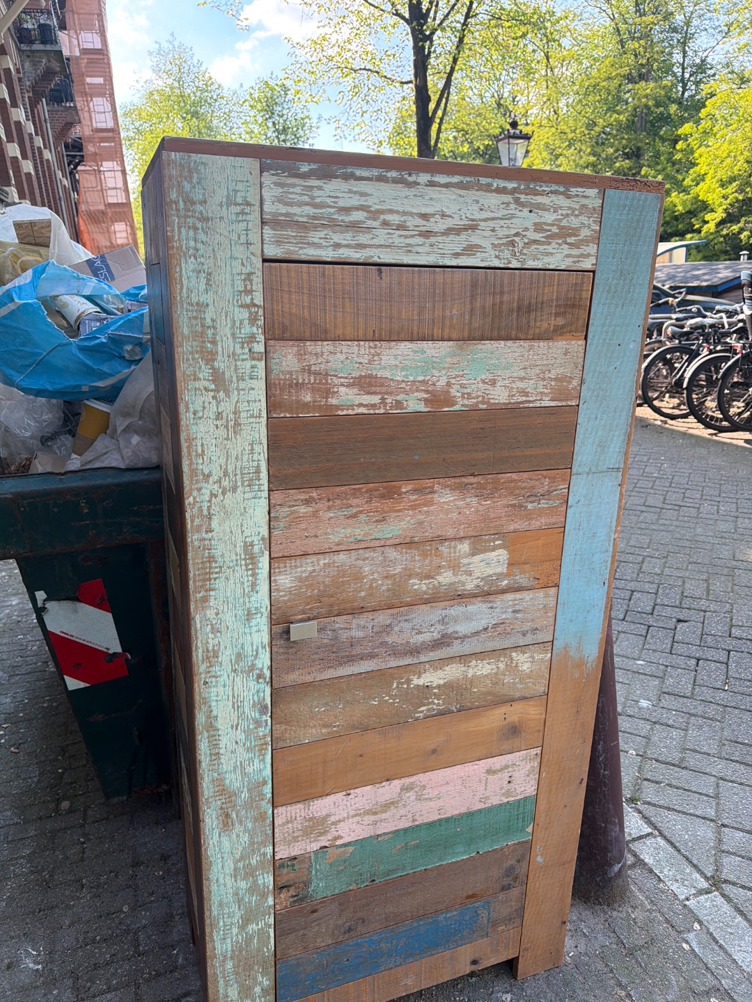 Juthoutenkast, was te groot om in de auto mee te nemen. Redelijk zwaar 1