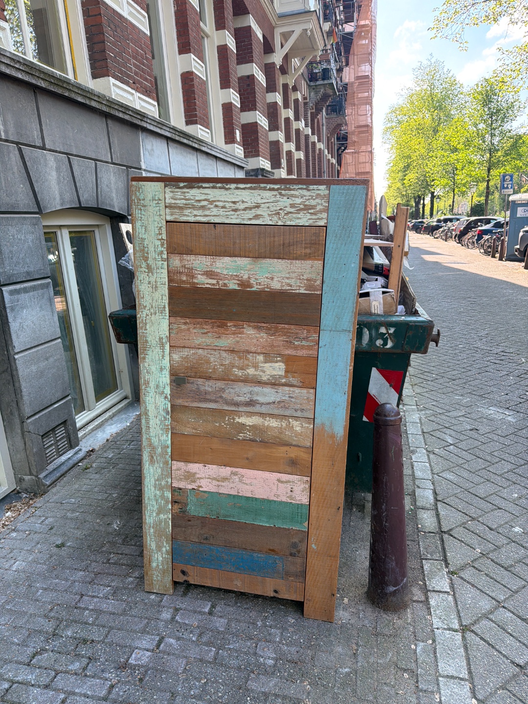 Juthoutenkast, was te groot om in de auto mee te nemen. Redelijk zwaar 2