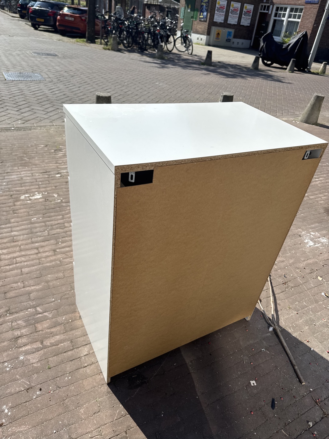 Ikea kast gebruikt, krassen maar kan zeker nog een ronde mee. 3
