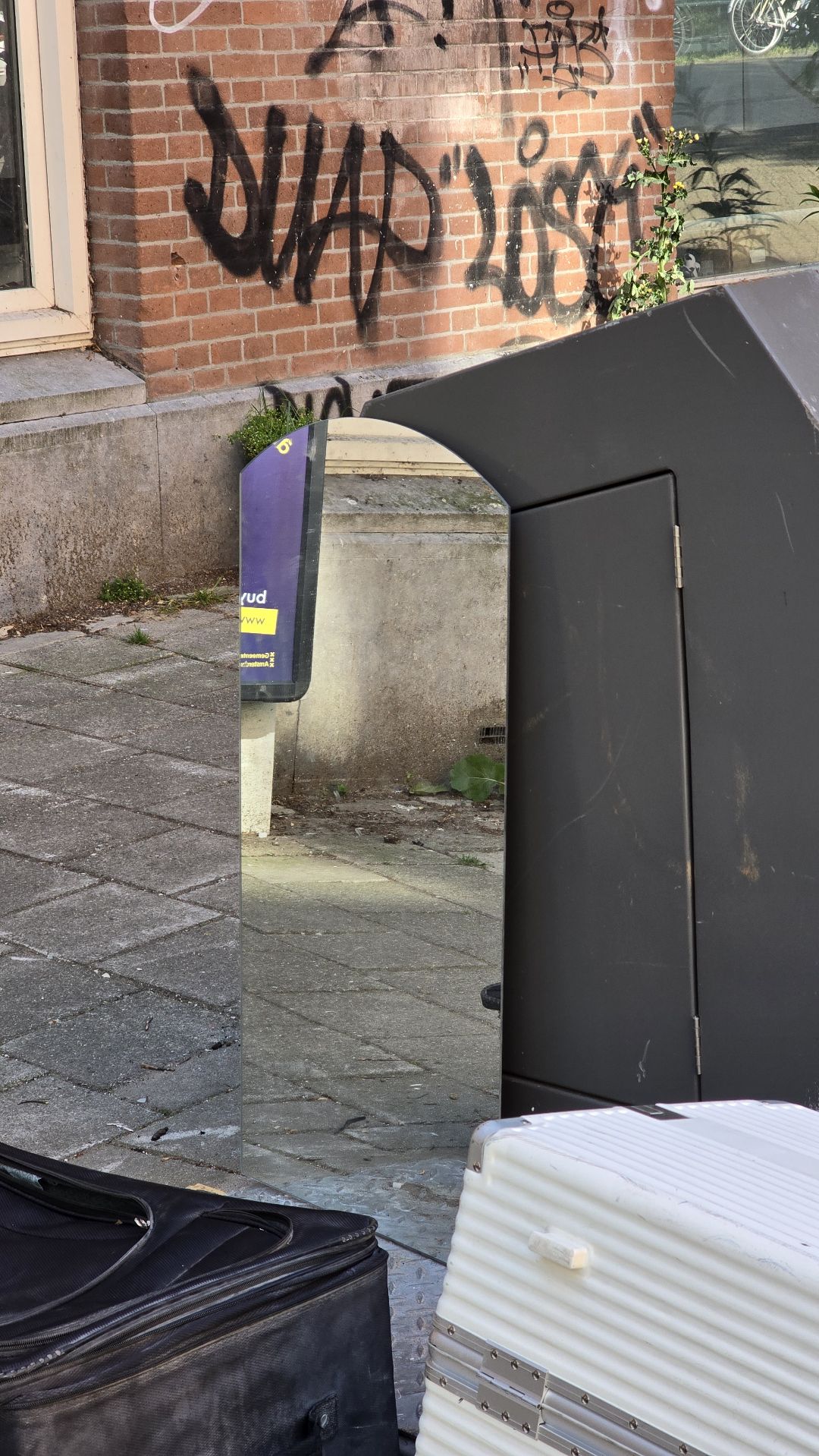 Item found on Amsterdam, Overtoomse Sluis, Jacob Van Lennepkade 257 1
