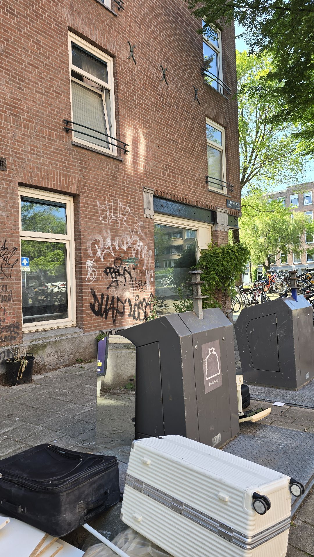 Item found on Amsterdam, Overtoomse Sluis, Jacob Van Lennepkade 257 2