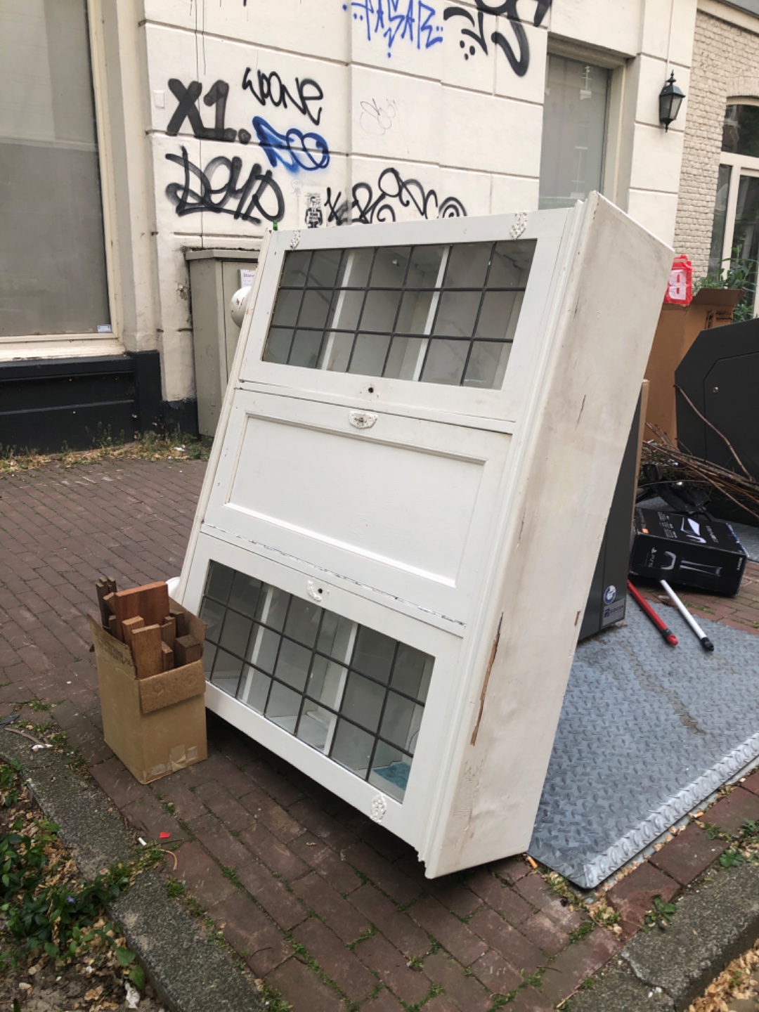 bovenstuk van cabinetkast. Echt hout
