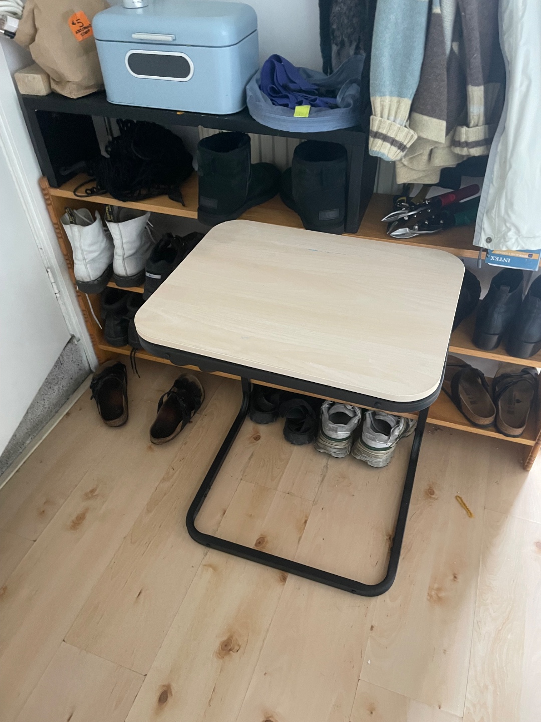 Little side table, nice for working or eating on the couch/bed 2