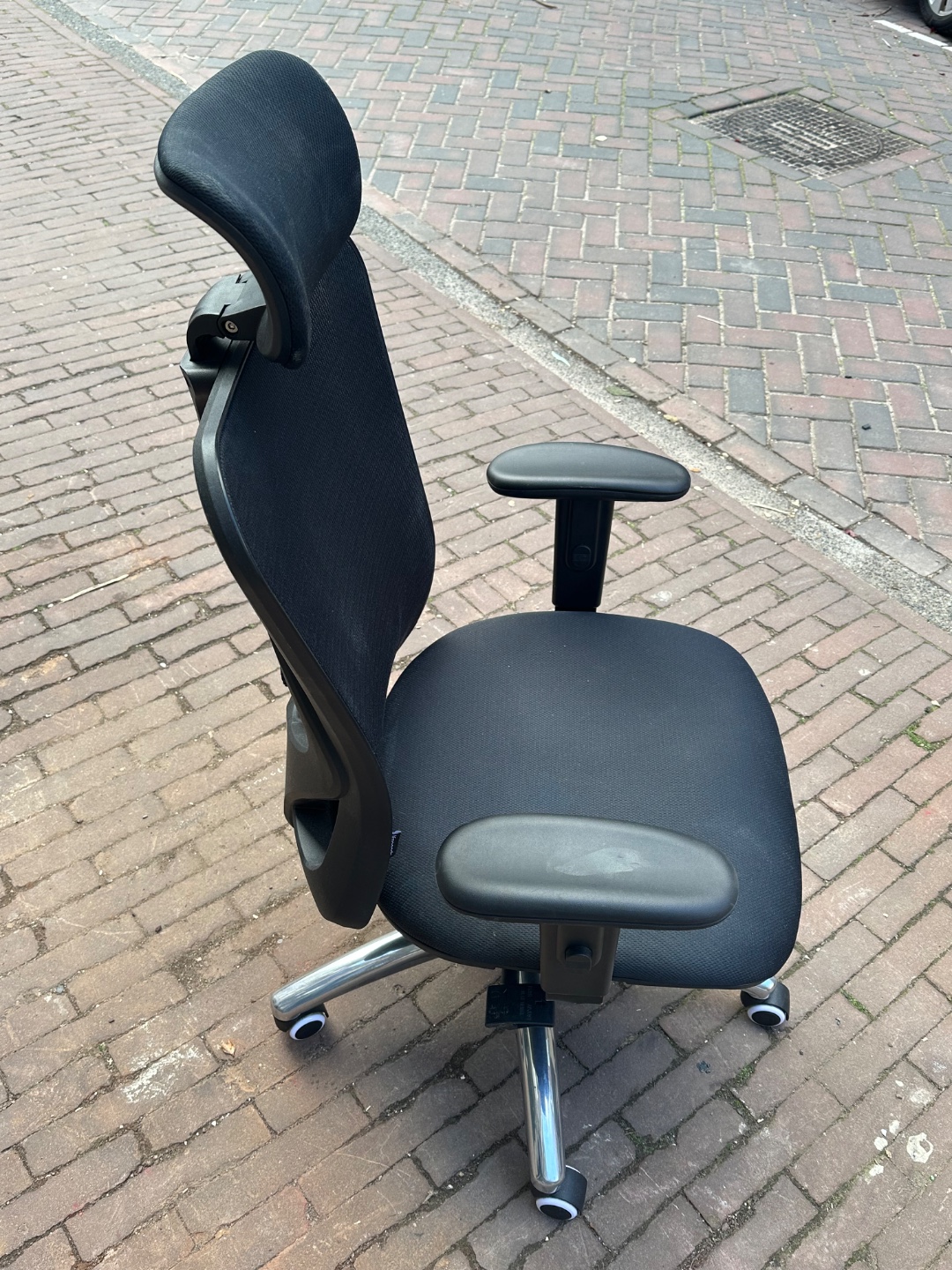 Nice desk chair in good condition 1