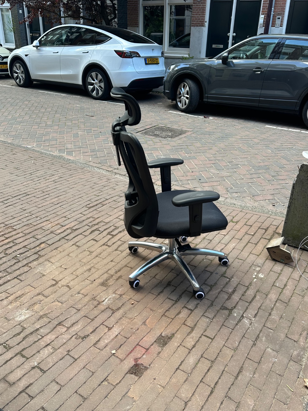 Nice desk chair in good condition 2