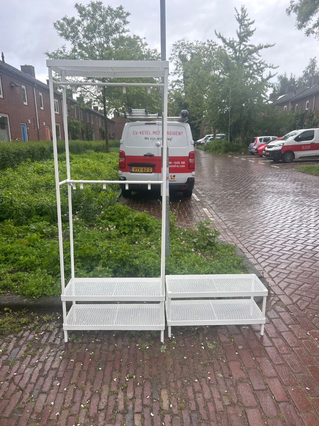 Kapstok en schoenenbankje 1