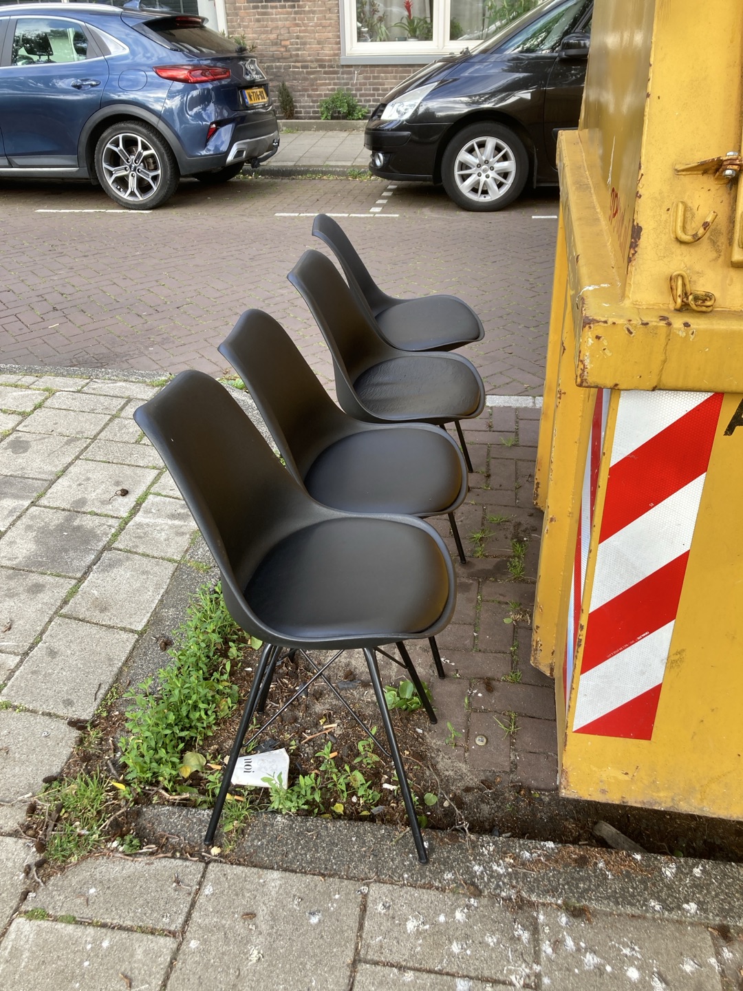 Set of 4 chairs, 3 in very good conditions, the other accettable 1