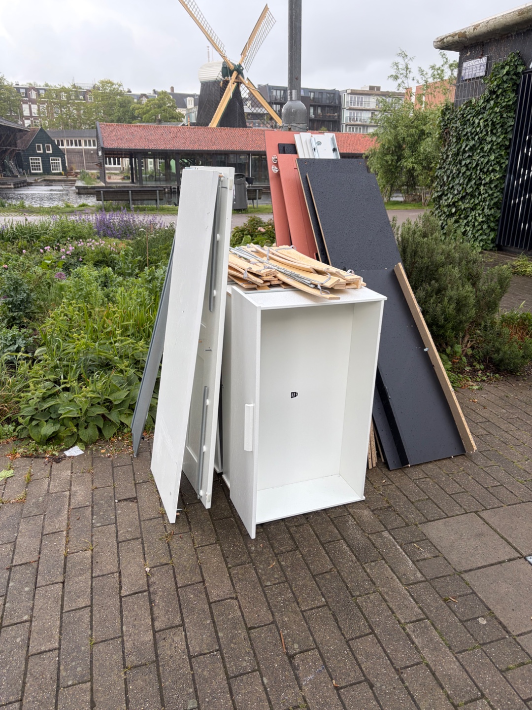 Ikea brimnes bed en ikea kast roze gratis op te halen met schroeven 1