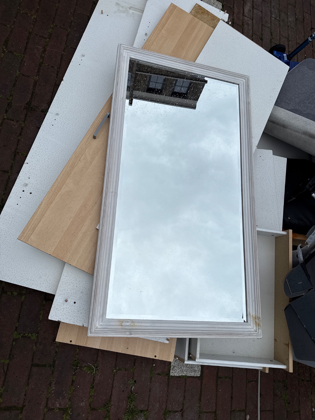Large mirror. Room screen. LCD monitor 1