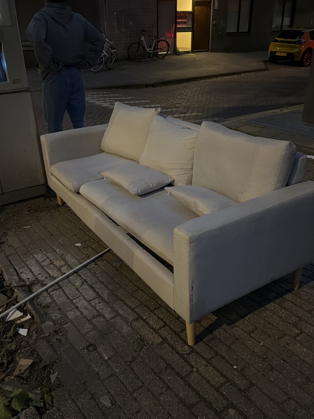 Sofa 3 seater good condition 
Behind Czaar Peterstaat 103 1