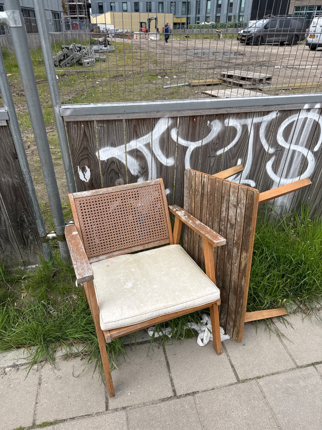 Gorgeous chair with webbing and side table 2