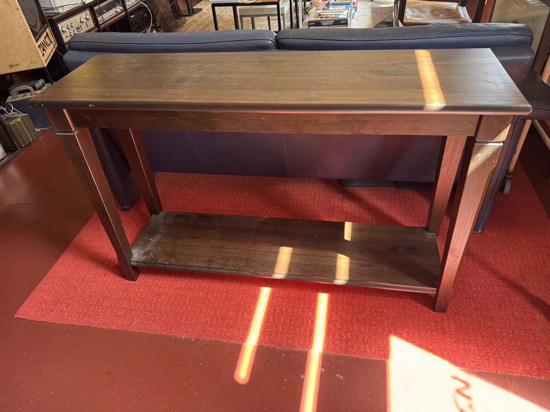 Wood Narrow table 130x35x70
Available at the shop this Saturday and Sunday and then we’ll be thrown out
Available at Vintarista. Van der Hoopstraat 52A 1