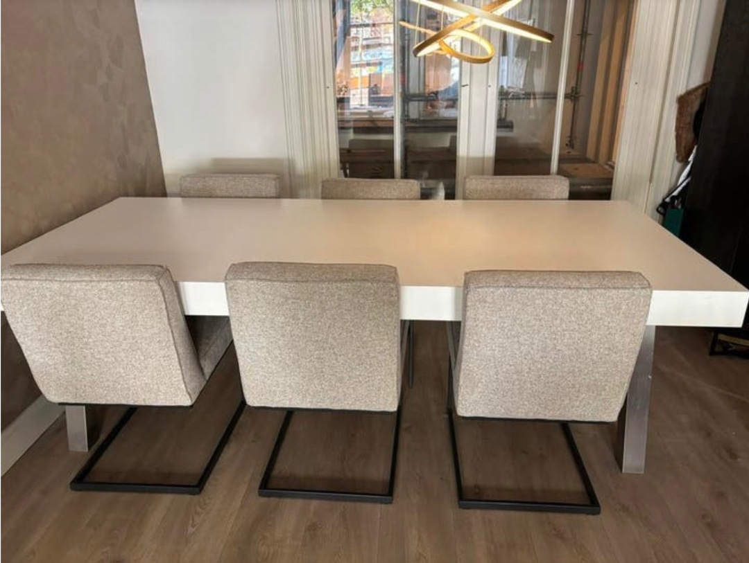 Supergrote eettafel / werktafel 
Afmetingen:
2m50 x 1m10
Hoogte 76 cm

Let op: blad is heeeeel zwaar 1