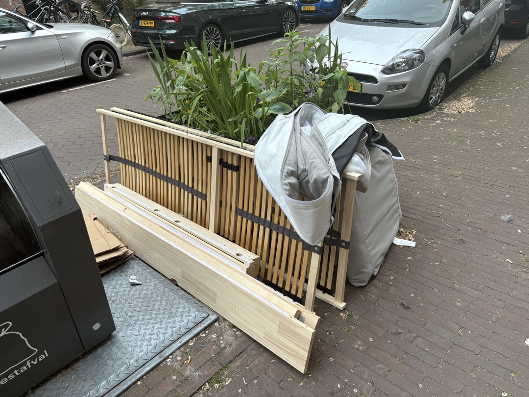 Bed with slats, and drawers looks new
Mattress
Sofa
Chair
Various smaller items 3