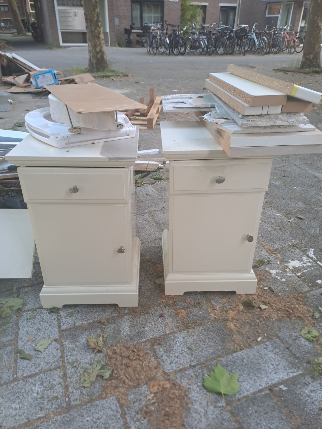 Side tables + window blinds (double and single) 1