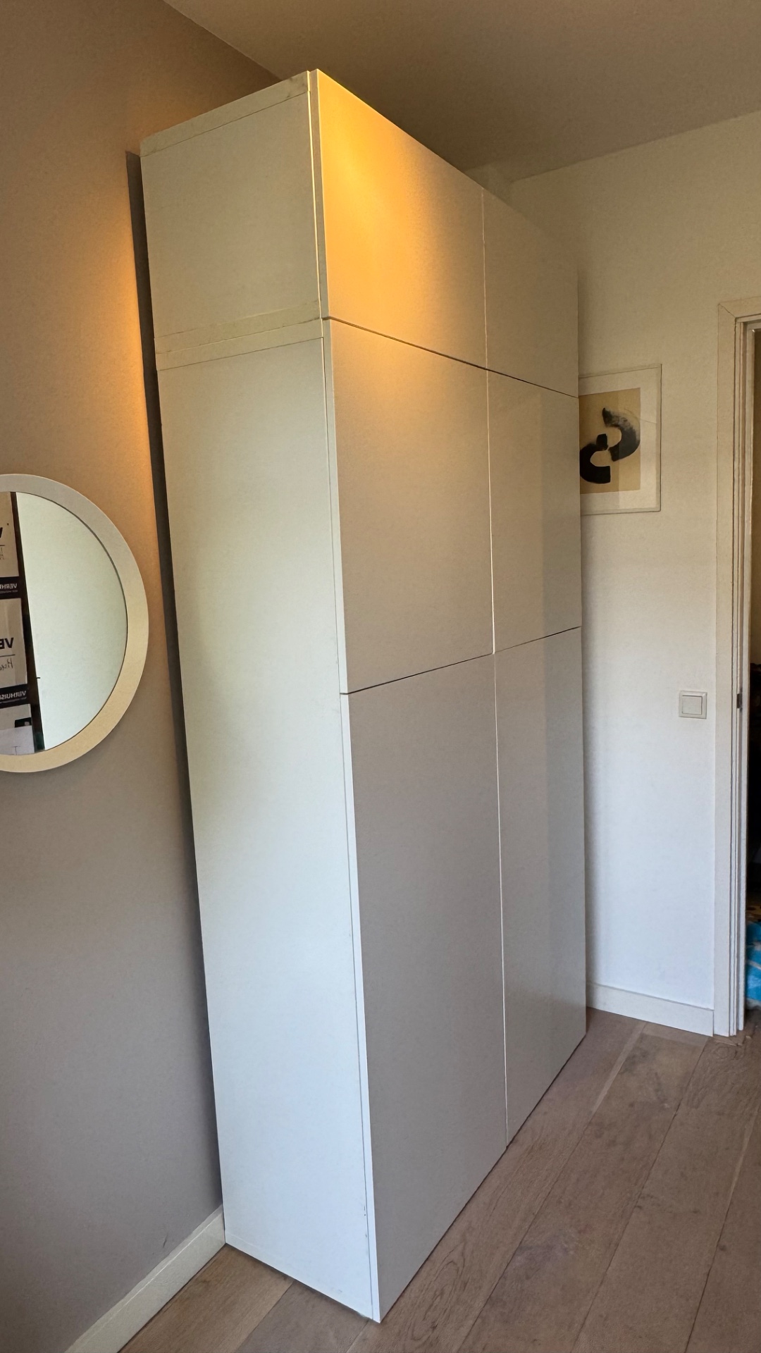 Grote Ikea Besta Vara kast, kan in 3 delen uit elkaar

Hoogte: 230 cm
Breedte: 120 cm
Diepte: 41 cm

 dm bij interesse, ophalen in overleg en uiterlijk vóór zaterdag 1