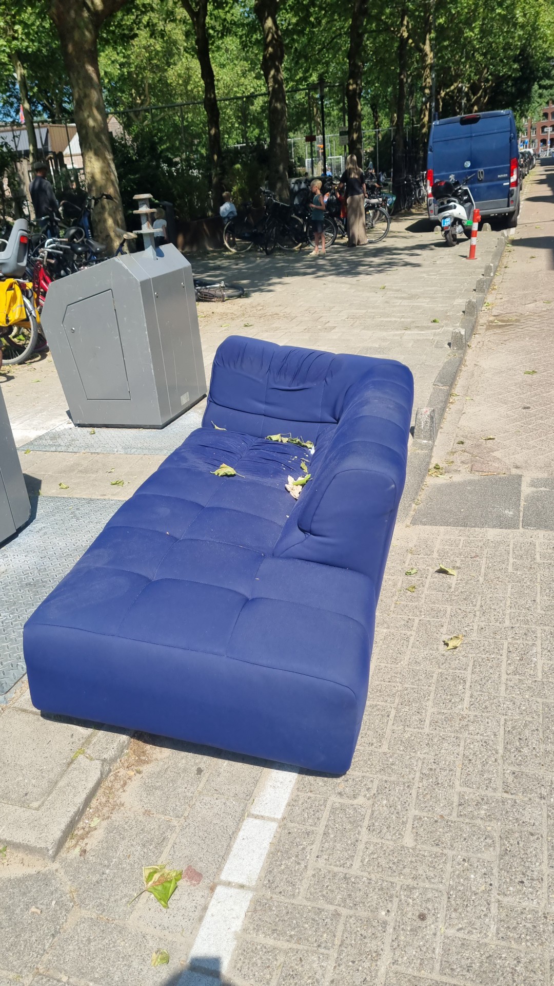 Bank, couch 2