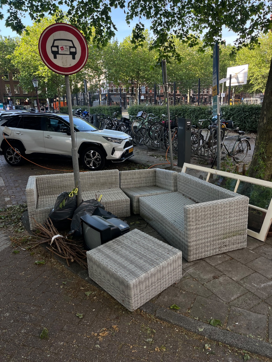 Gratis op te halen! Mooie tuinset (kan wel een drukspuijtje gebruiken) 1