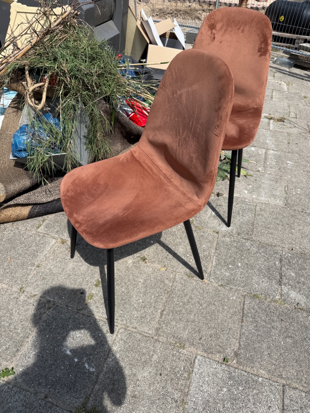 Three rust colored chairs in good condition ! 1