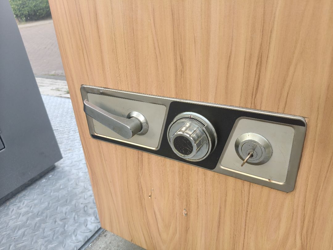 Oude kluis inclusief sleutel 2
