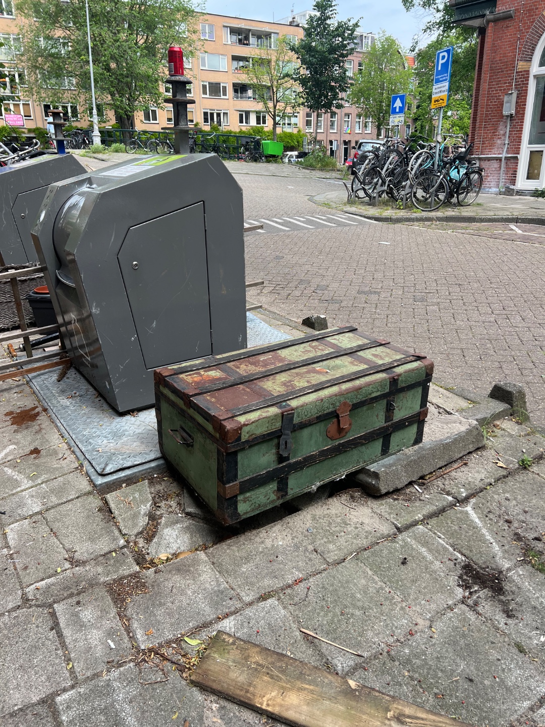 Item found on Amsterdam, Overtoomse Sluis, Pieter Langendijkstraat 1 1